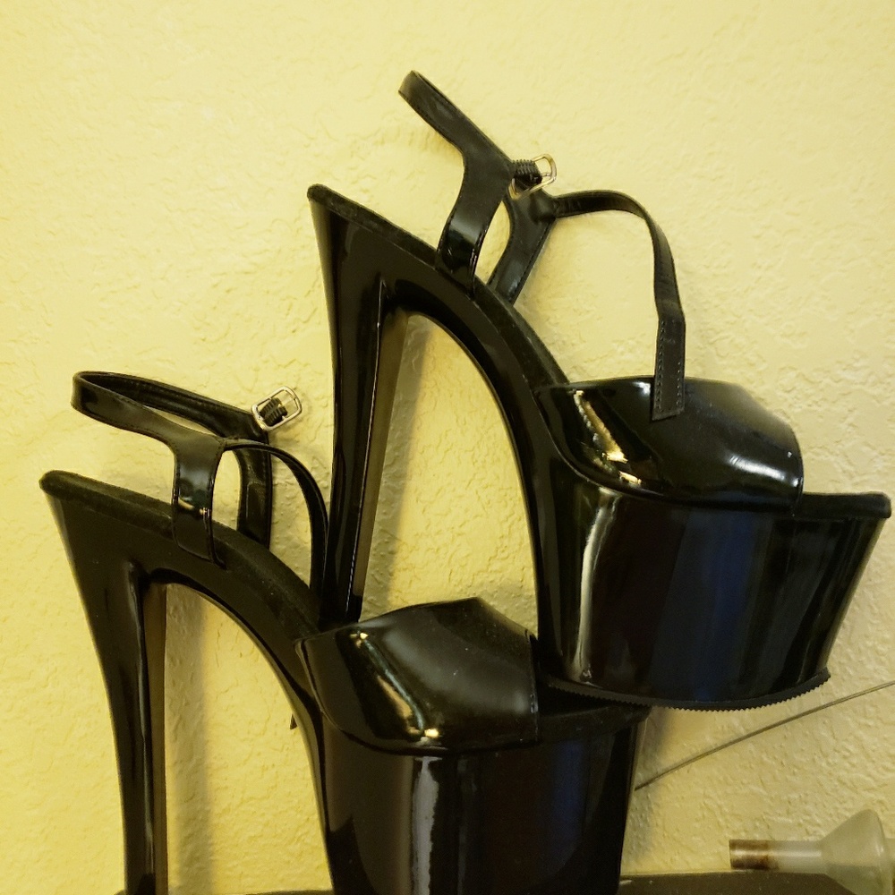 Pleasers size 10 women's fantasy black heels